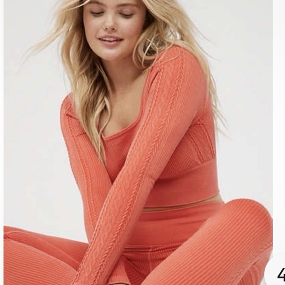 Offline by American Eagle Ribbed Golden Mustard Yellow Long Sleeve Crop Top - Picture 2 of 2